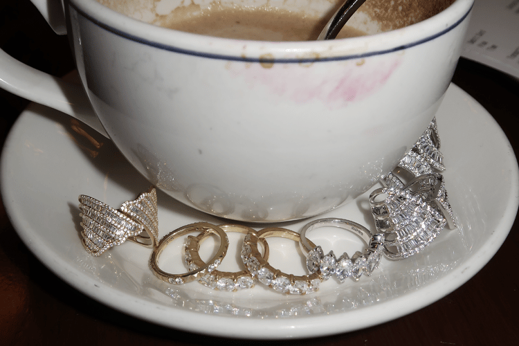 Your Holiday Jewelry Capsule: From Dinner Parties to Cozy Weekends